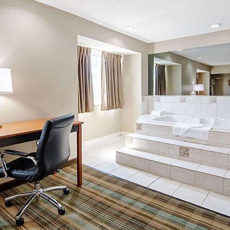 Quality Inn & Suites I-81 Exit 7 Бристол Екстериор снимка