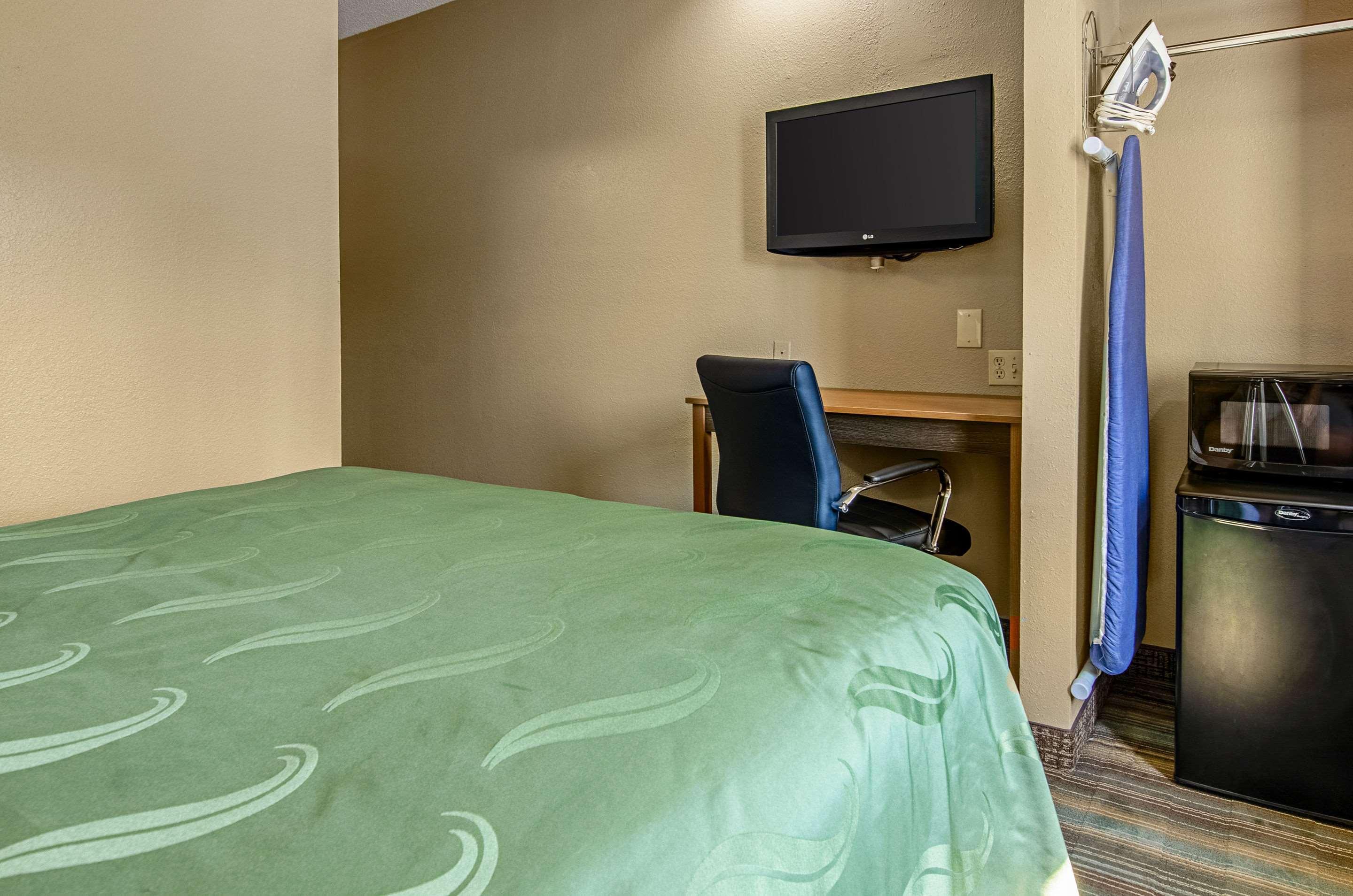 Quality Inn & Suites I-81 Exit 7 Бристол Екстериор снимка