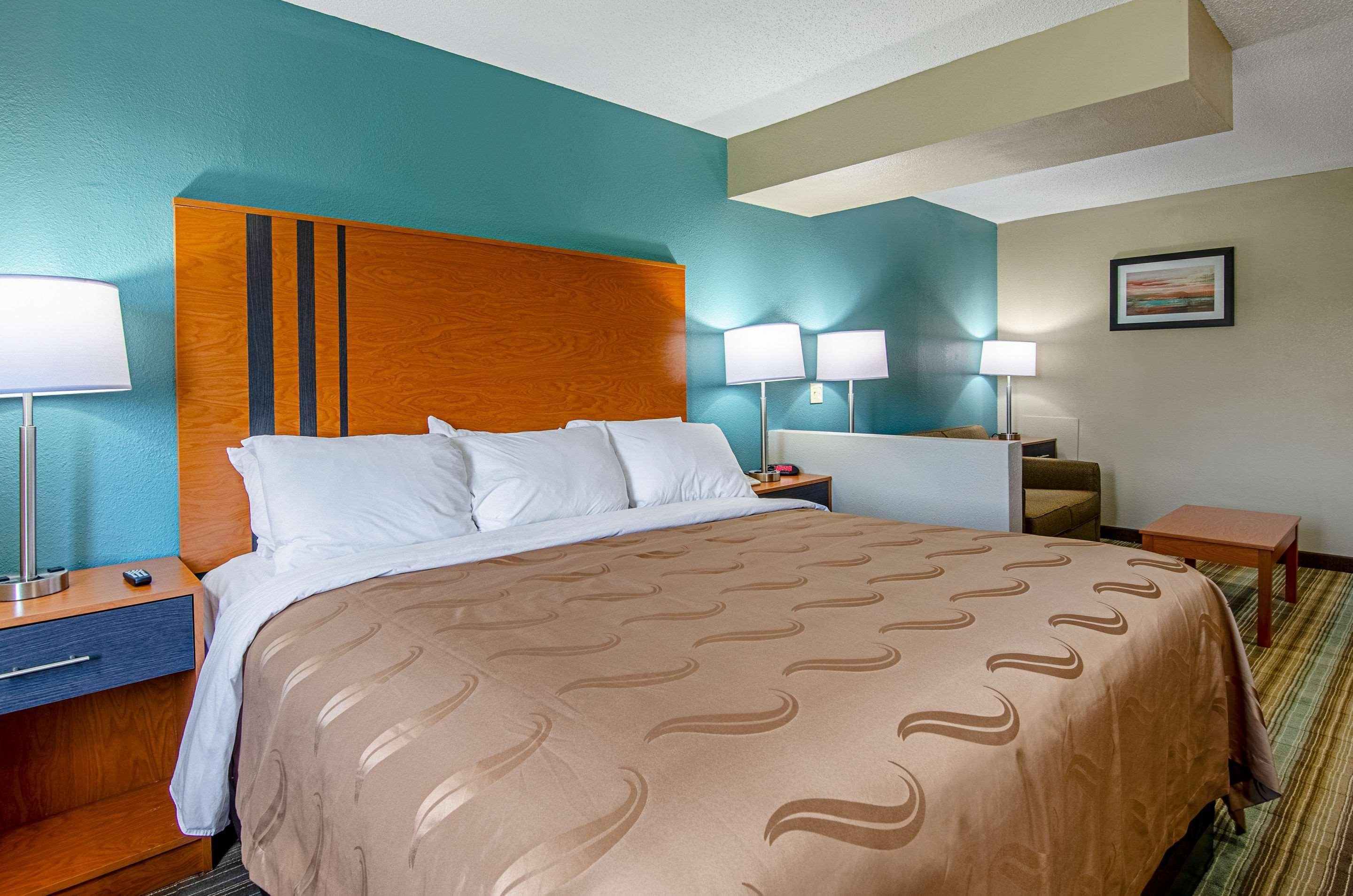 Quality Inn & Suites I-81 Exit 7 Бристол Екстериор снимка