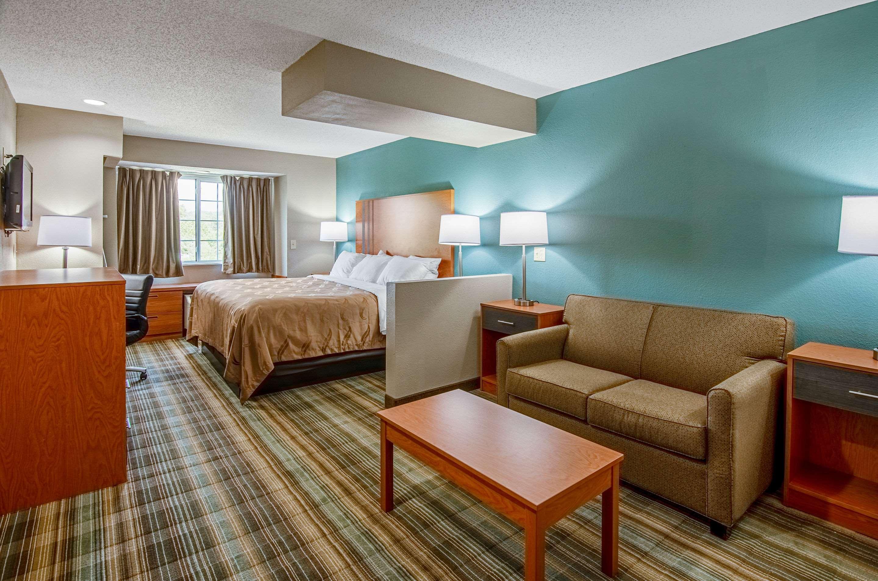 Quality Inn & Suites I-81 Exit 7 Бристол Екстериор снимка