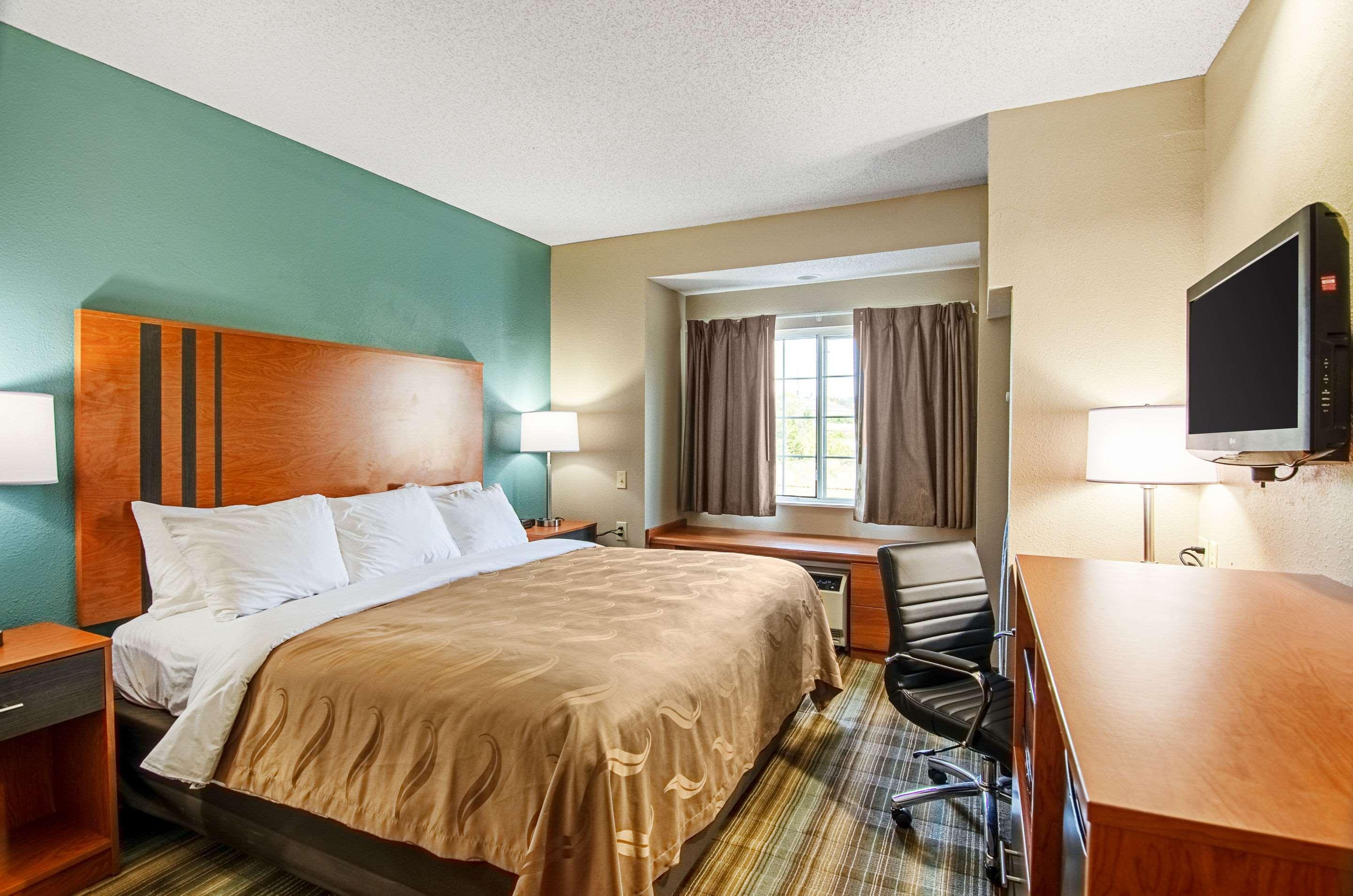 Quality Inn & Suites I-81 Exit 7 Бристол Екстериор снимка