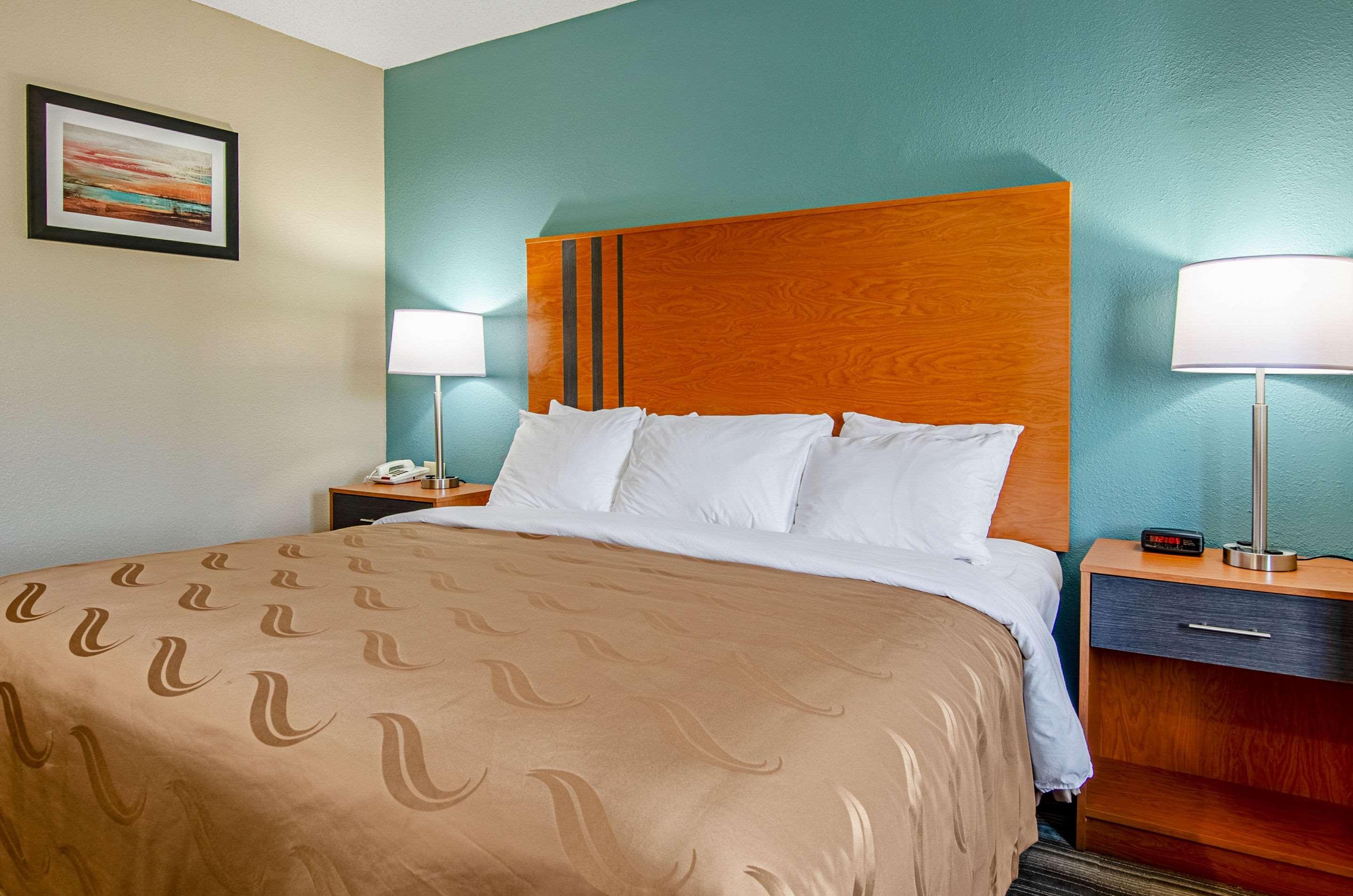 Quality Inn & Suites I-81 Exit 7 Бристол Екстериор снимка