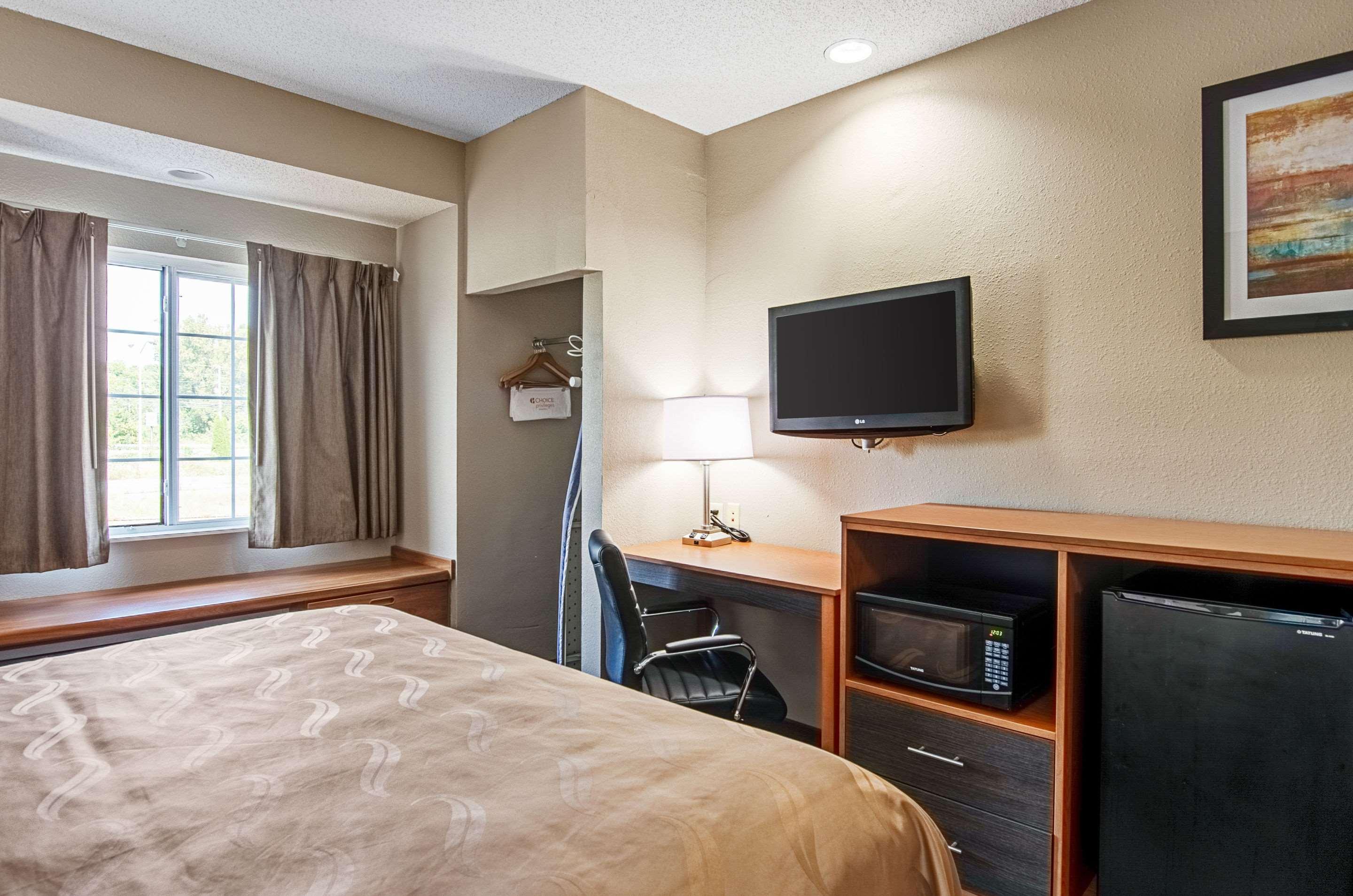 Quality Inn & Suites I-81 Exit 7 Бристол Екстериор снимка