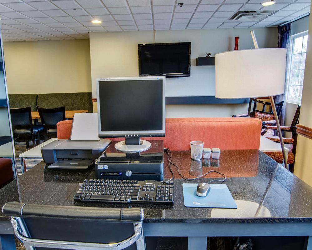 Quality Inn & Suites I-81 Exit 7 Бристол Екстериор снимка