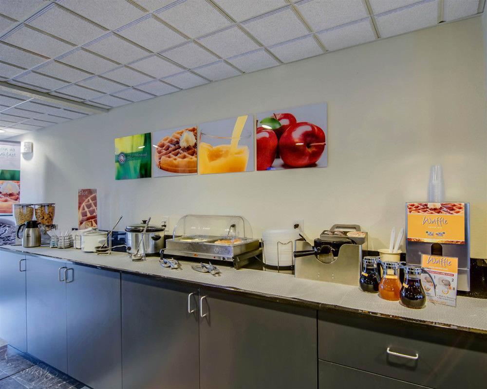Quality Inn & Suites I-81 Exit 7 Бристол Екстериор снимка