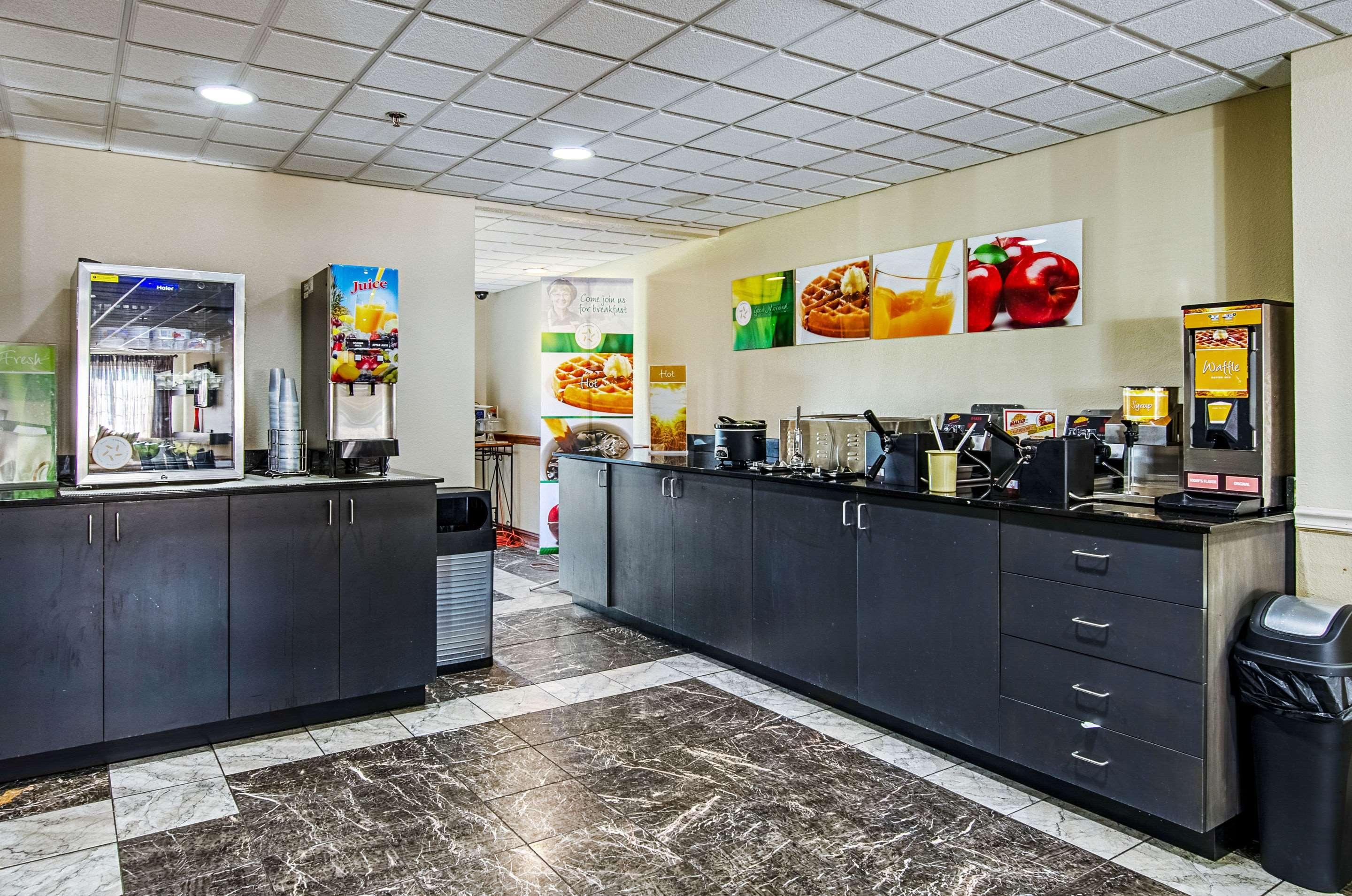 Quality Inn & Suites I-81 Exit 7 Бристол Екстериор снимка