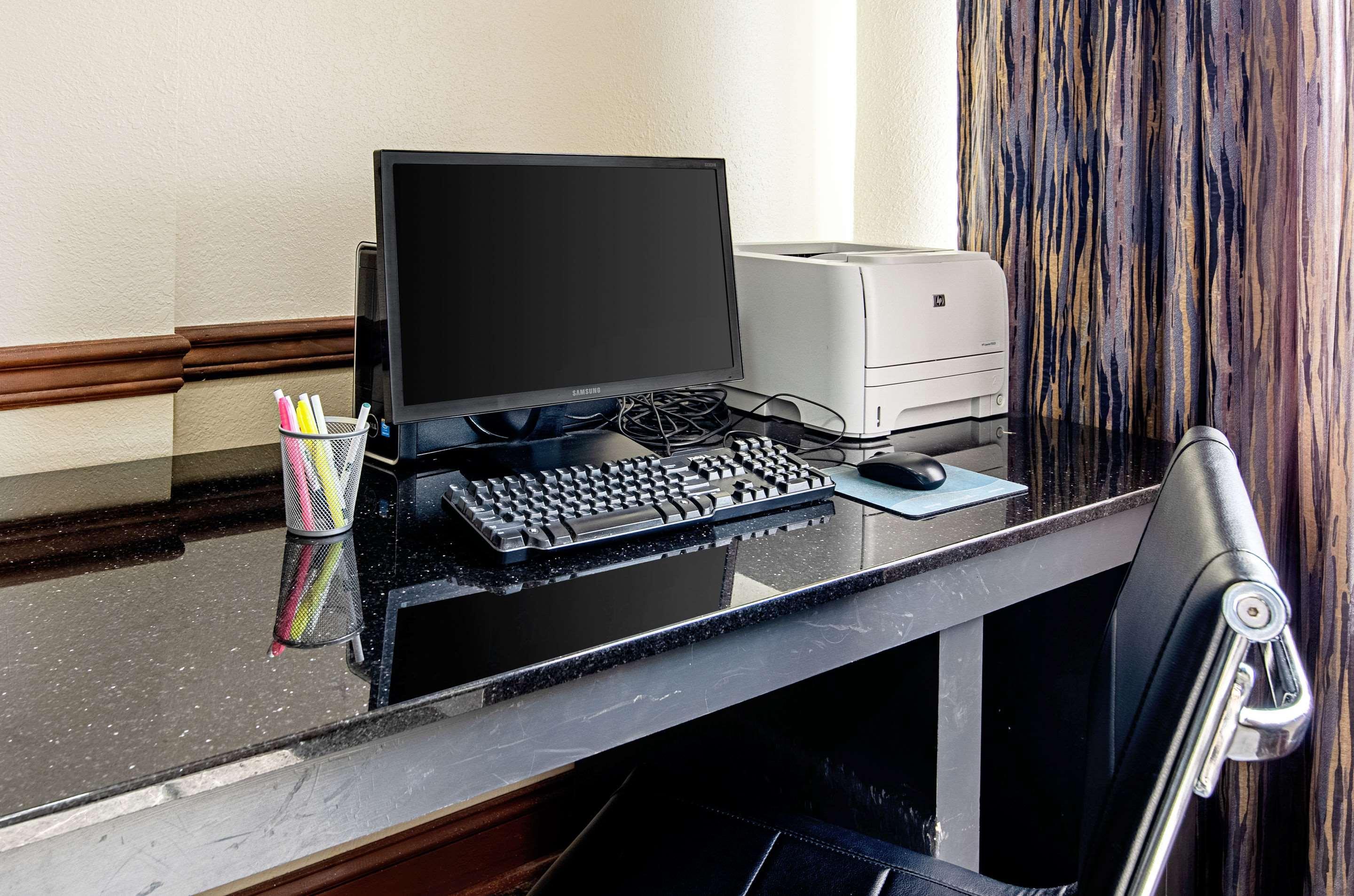 Quality Inn & Suites I-81 Exit 7 Бристол Екстериор снимка