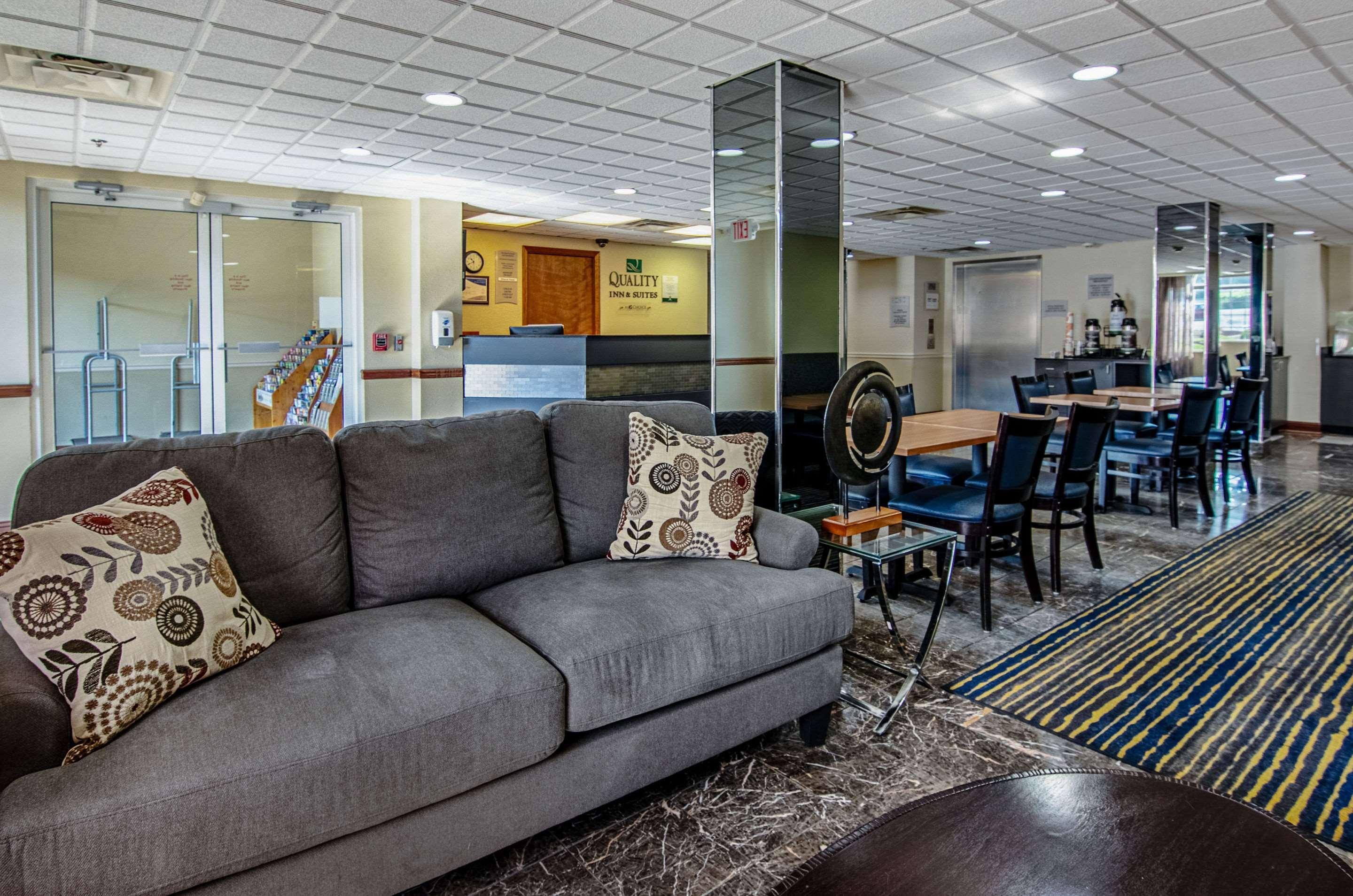 Quality Inn & Suites I-81 Exit 7 Бристол Екстериор снимка