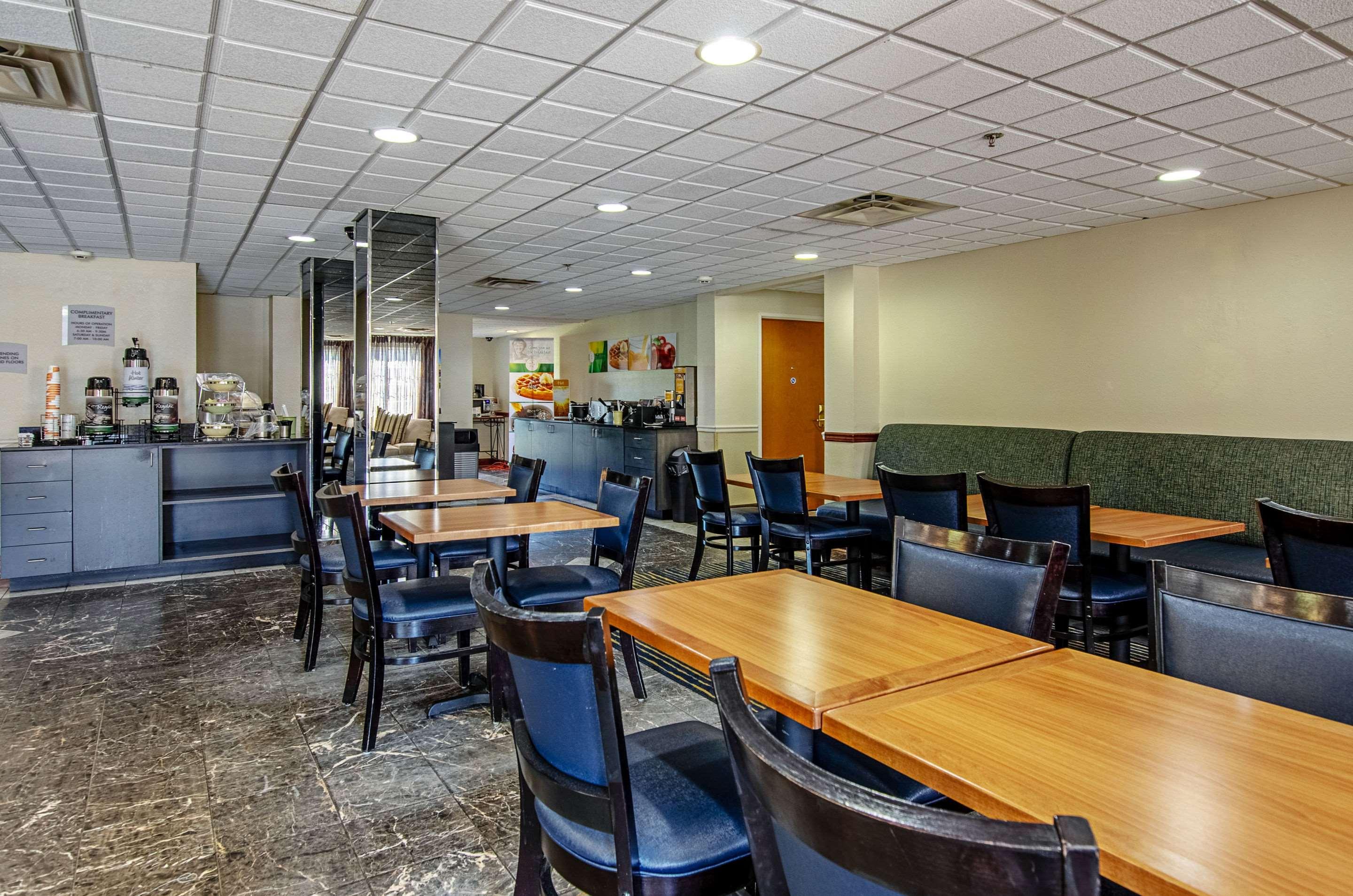 Quality Inn & Suites I-81 Exit 7 Бристол Екстериор снимка