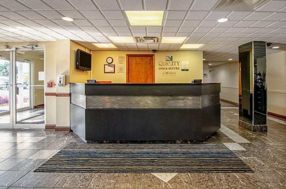 Quality Inn & Suites I-81 Exit 7 Бристол Екстериор снимка