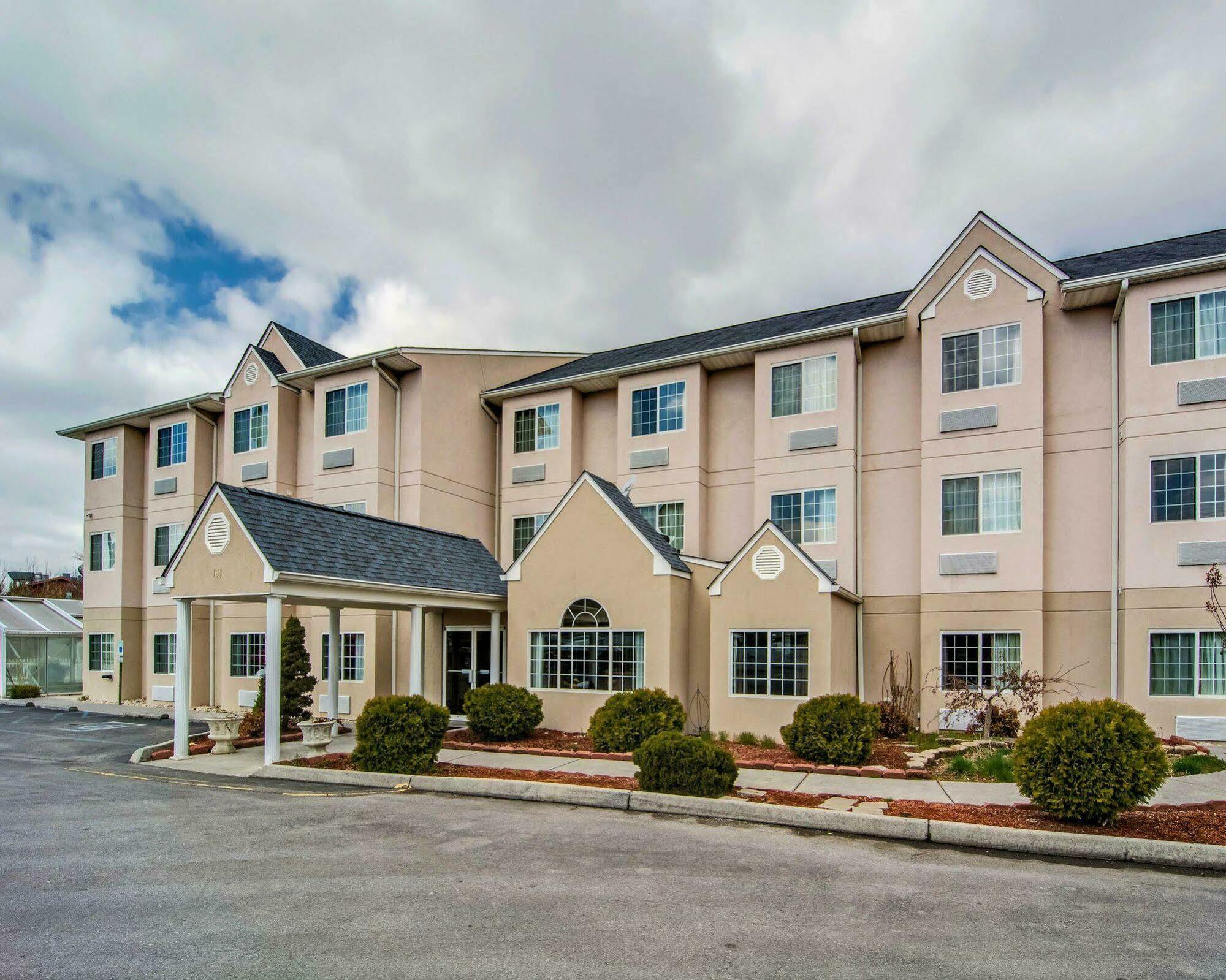 Quality Inn & Suites I-81 Exit 7 Бристол Екстериор снимка