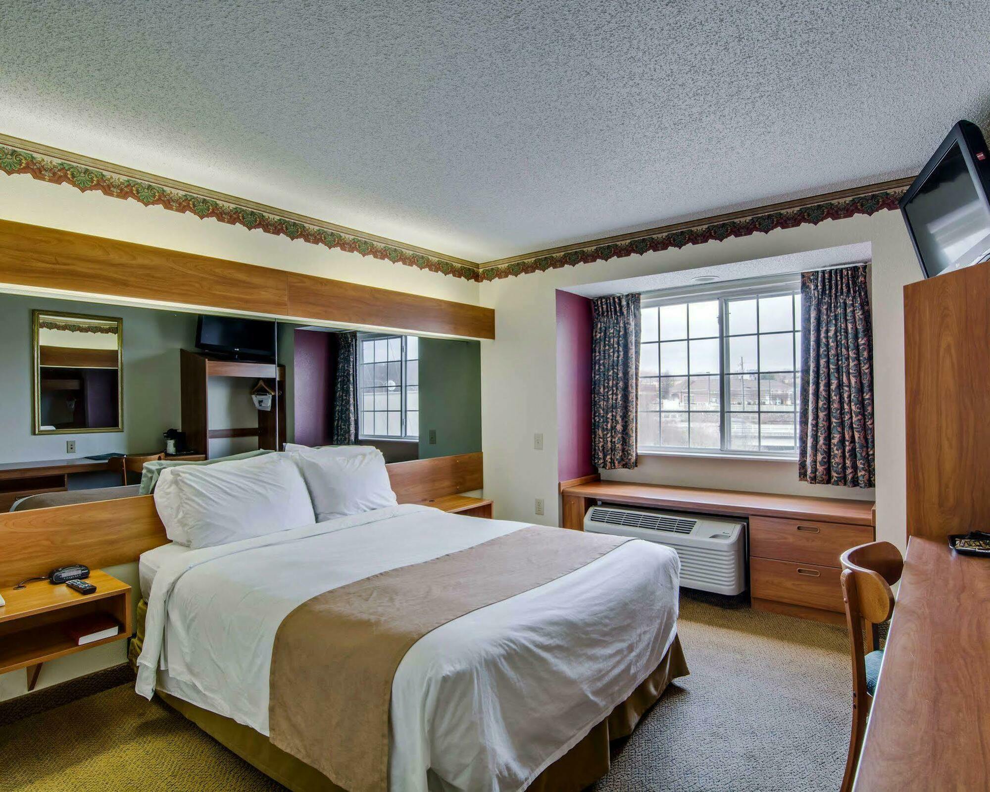 Quality Inn & Suites I-81 Exit 7 Бристол Екстериор снимка