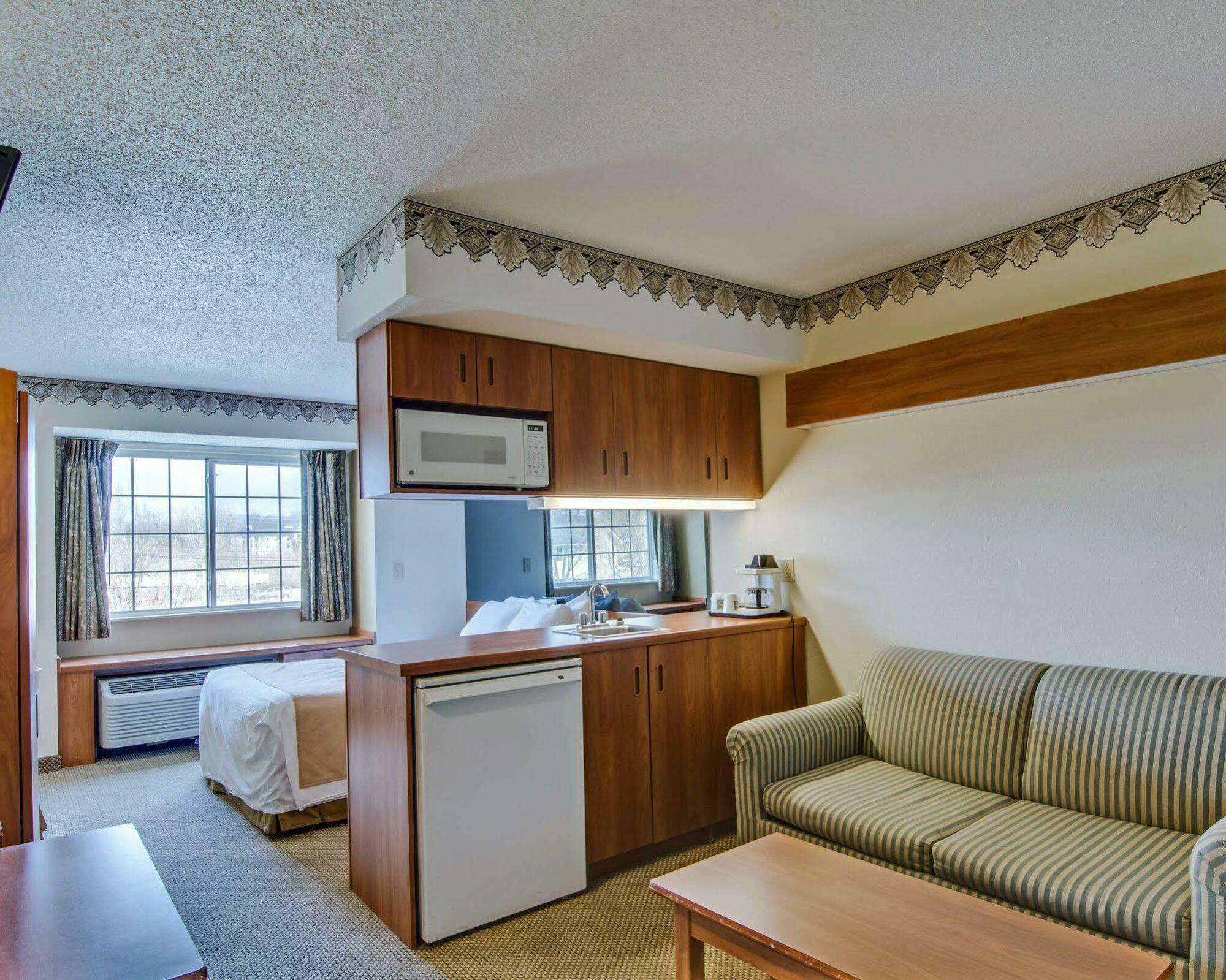 Quality Inn & Suites I-81 Exit 7 Бристол Екстериор снимка