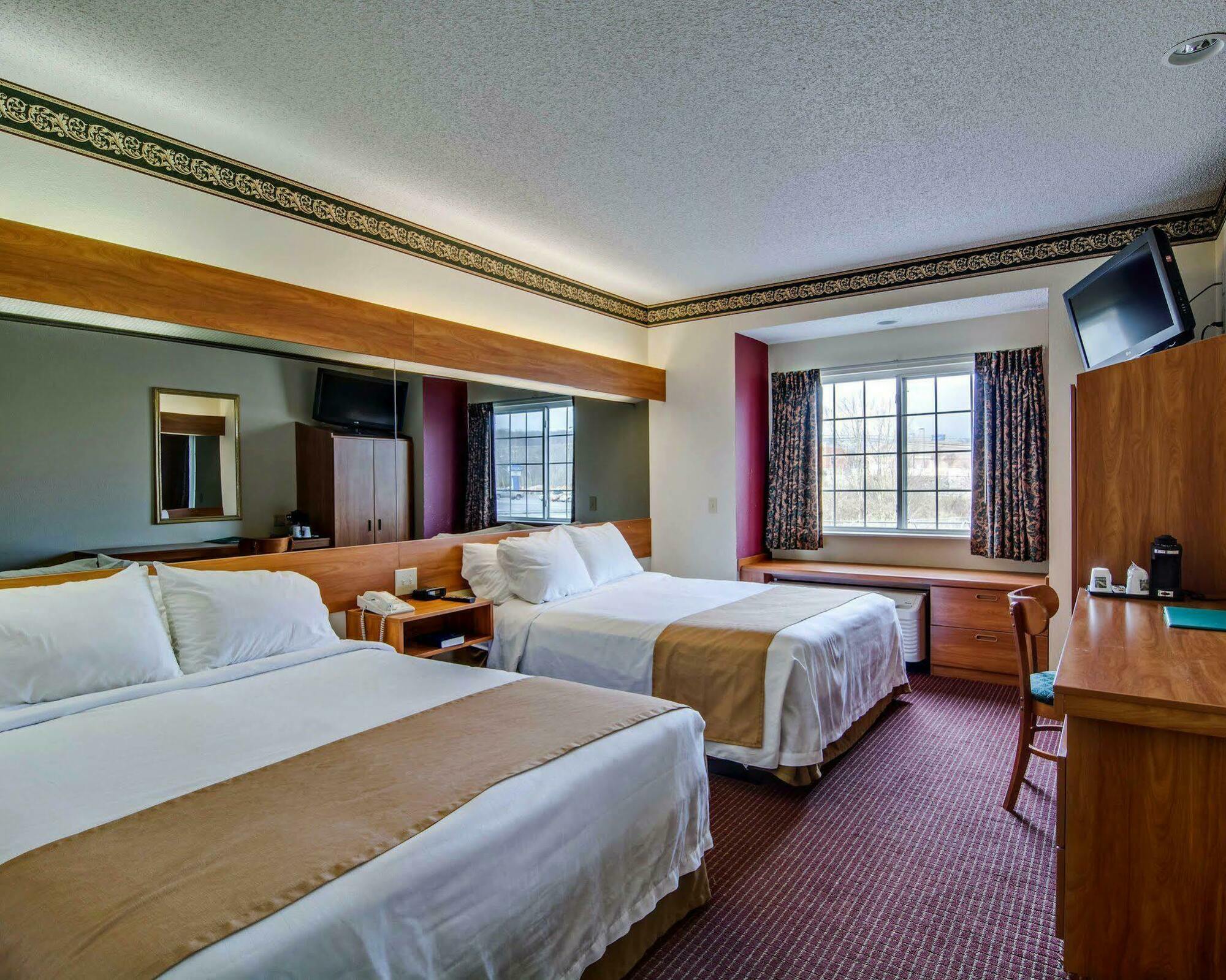 Quality Inn & Suites I-81 Exit 7 Бристол Екстериор снимка